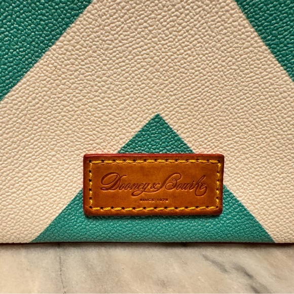 Dooney & Bourke Pebbled Leather Blue and White Chevron Coin Purse or Wristlet - Picture 2 of 6